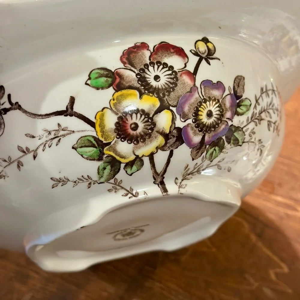 Alfred Meakin’s “Medway” Decor Covered Vegetable/Tureen Dish